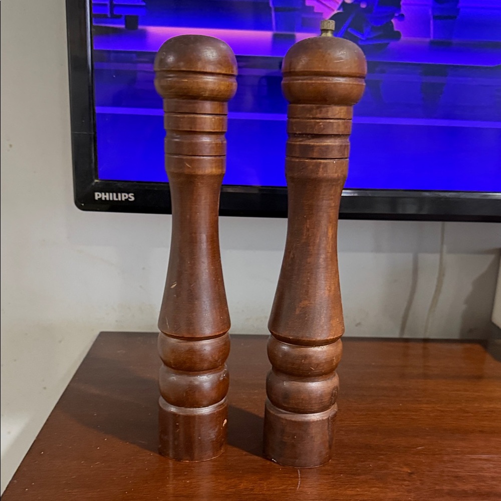 Vintage Wooden Pepper Mill Set